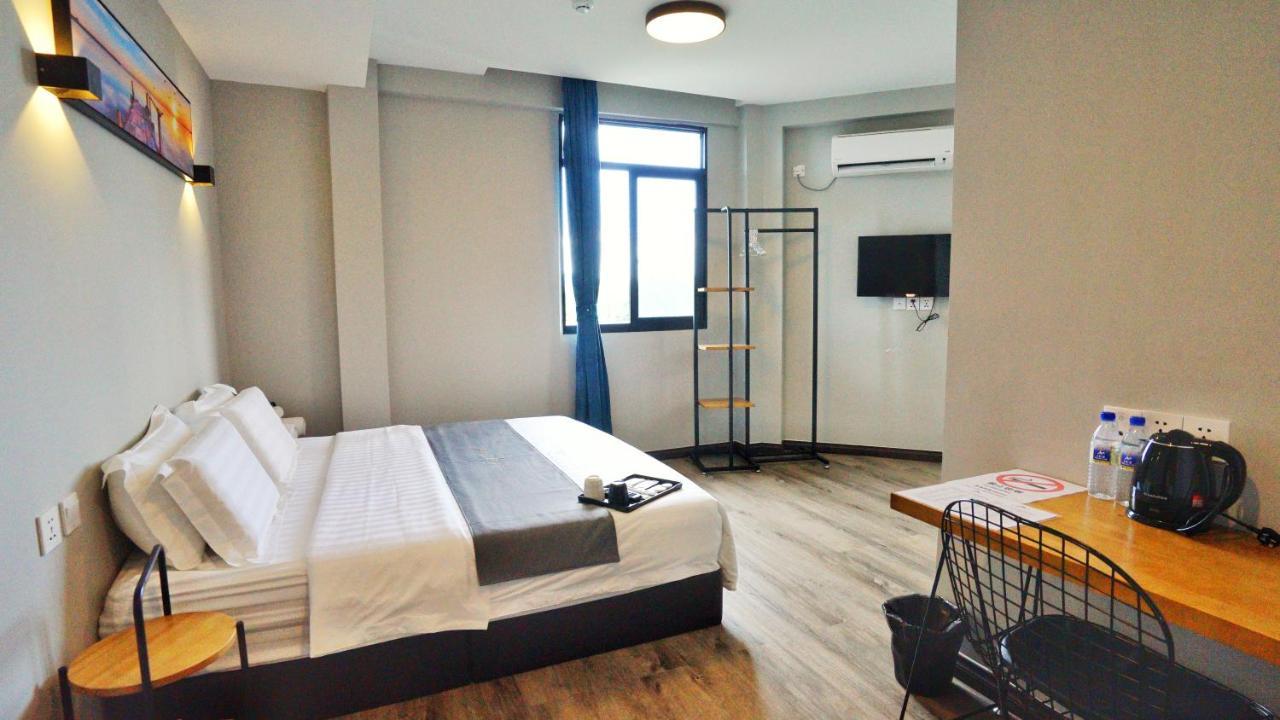 סמפורנה Paly Hotel מראה חיצוני תמונה